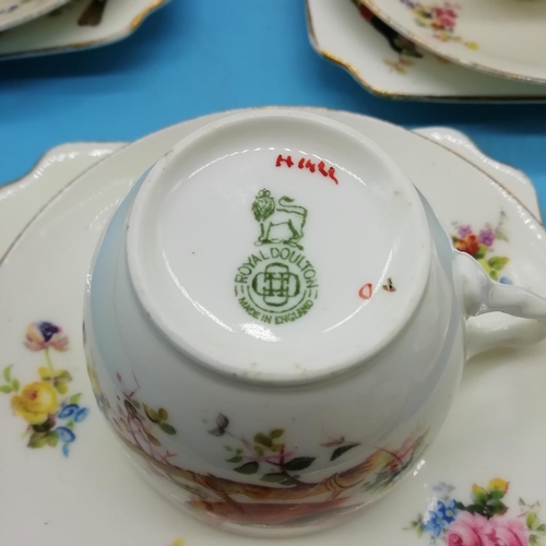 41 - Royal Doulton 21 Piece Part Tea Set with an Exotic Bird Pattern H1422.