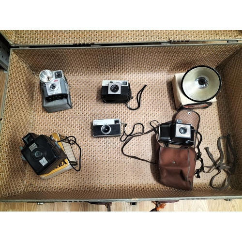 700 - Collection of Vintage Cameras plus Luggage Trunk. 84cm x 52cm x 26cm. This Lot is Collection Only.