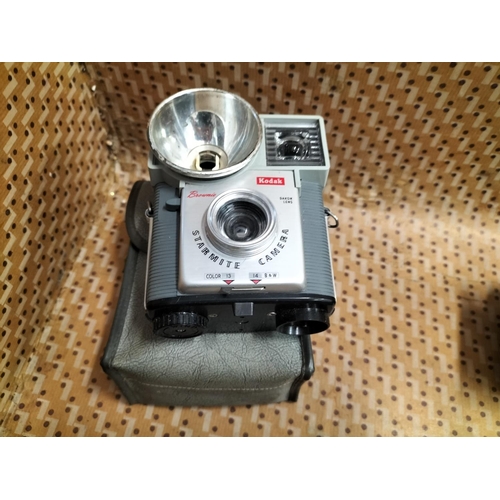 700 - Collection of Vintage Cameras plus Luggage Trunk. 84cm x 52cm x 26cm. This Lot is Collection Only.
