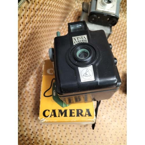 700 - Collection of Vintage Cameras plus Luggage Trunk. 84cm x 52cm x 26cm. This Lot is Collection Only.