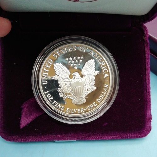 30A - 1991 Silver One Ounce Fine Silver .999 'American Eagle' in Presentation case.