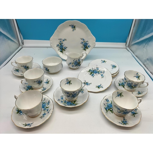 21 - Royal Albert 21 Piece Part Tea Set in the 'Forget me Not' Pattern.