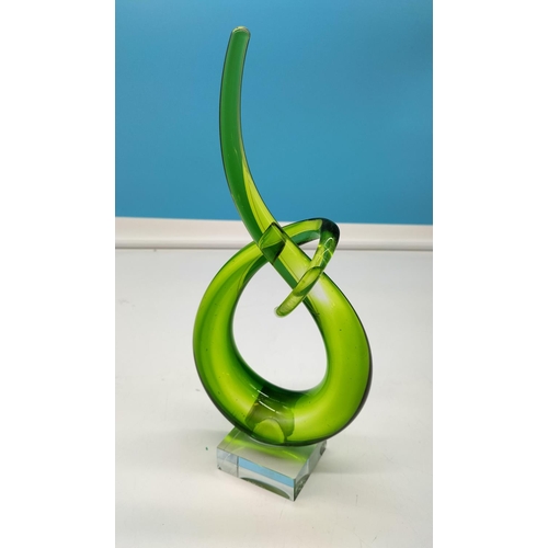 99 - Art Glass Swirl. 28cm Tall.