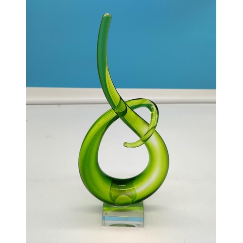 99 - Art Glass Swirl. 28cm Tall.