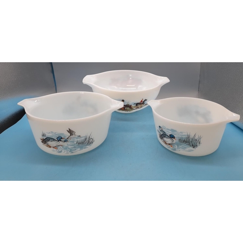 127 - Serving Bowls with Hunting Scene (1) and Mallard Ducks (2). Largest diameter 22cm, 10cm High.