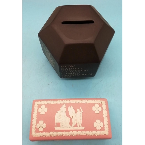 235 - Wedgwood Pink Jasper Lidded Trinket Box plus 8.5cm Black Jasper Money Box.