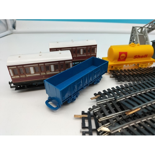 125A - Hornby Tracks plus Carriages and Accessories.