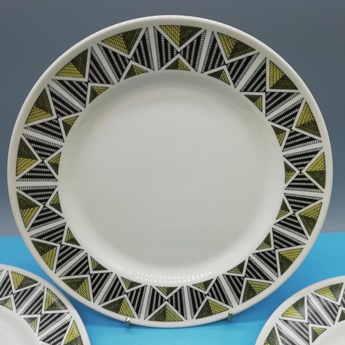 779 - Wedgwood 23cm Dessert/Salad Plates (6) in the 'Diamond' Pattern. Dated 1964.