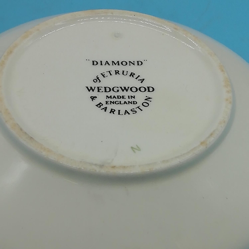 781 - Wedgwood Large Meat Platter (35cm x 28cm), Serving Dish (25cm x 20cm) plus 2 x Sauce Boats in the 'D... 