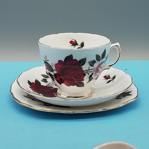 347 - Colclough China 'Amoretta' Items (22) to include Trios (6) plus Cake Stand, Plate, Cream Jug and Sug... 