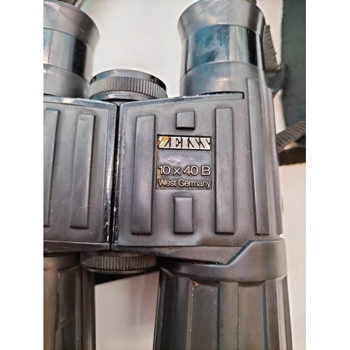 609 - Pair of Zeiss 10x40 B Rubber Cased Binoculars. Model No 213825. Good Focus, No Foxing, No Mould.