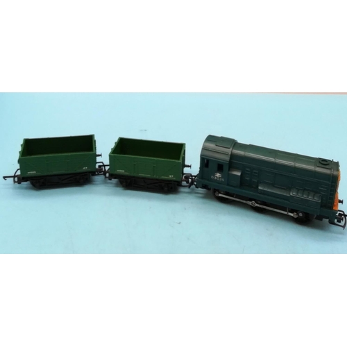 103 - Hornby D3035 Diesel Shunter Locomotive with Wagons.