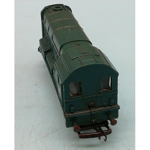 103 - Hornby D3035 Diesel Shunter Locomotive with Wagons.