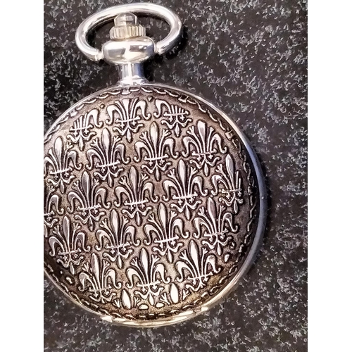 105A - Mechanical Pocket Watches (3). W/O. Various Designs.