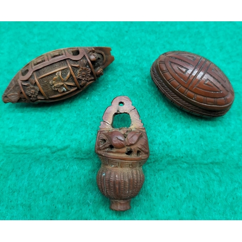 140 - Intricately Carved Wooden Oriental Items (3). Largest being 4.5cm x 2cm.