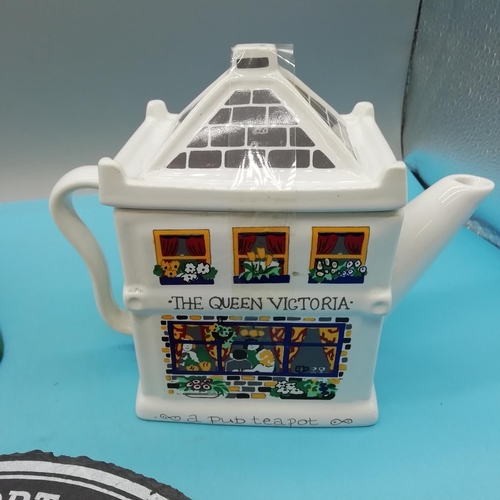 90A - Wade 'Queen Victoria' Pub 15cm Teapot, Italian Wall Hanging Ceramic Plaque plus Slate Cheeseboard.