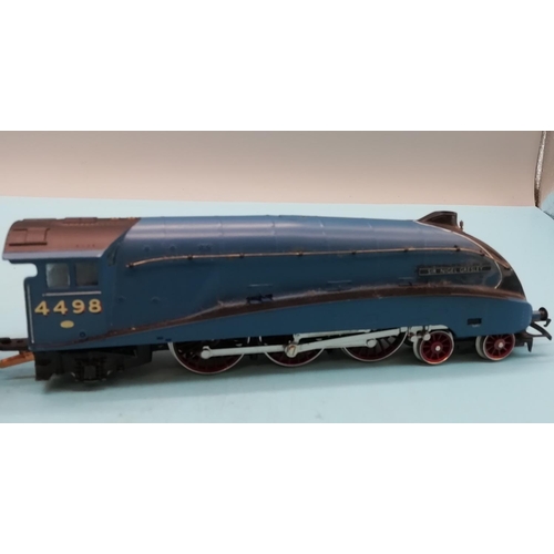 99 - Hornby A4 Class 4498 'Sir Nigel Gresley' Locomotive and Tender.