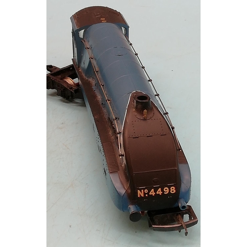 99 - Hornby A4 Class 4498 'Sir Nigel Gresley' Locomotive and Tender.