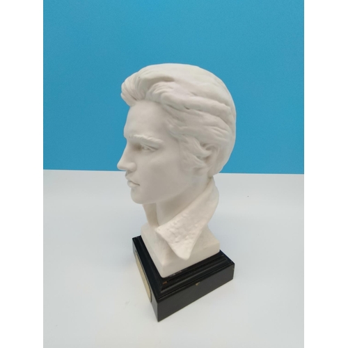 39 - Goebel 1977 Bust of Elvis. 23cm x 12cm.