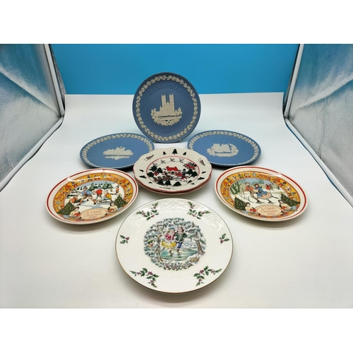 301 - Collectable Christmas Plates (8) to include Mason's Christmas Village, Wedgwood Jasper, etc. 21cm Di... 