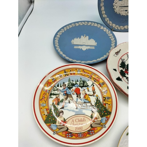 301 - Collectable Christmas Plates (8) to include Mason's Christmas Village, Wedgwood Jasper, etc. 21cm Di... 