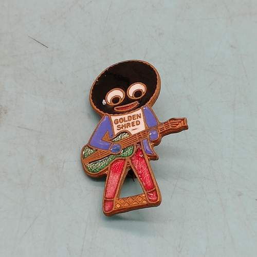 375 - Robertson's Golden Shred 1980s 'Guitarist' Badge.