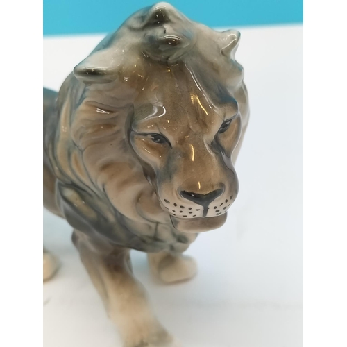 452 - Ceramic Pottery Lion. 25cm x 15cm. Some Crazing to Glaze.