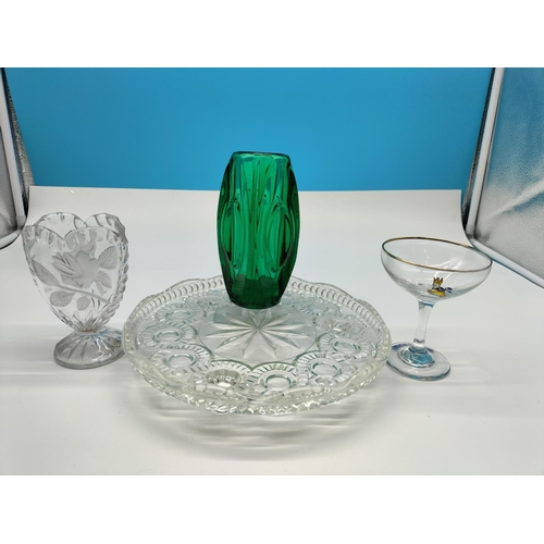 466 - 4 x Glass Items to include Tray (24cm Diameter), Babycham Glass, Vases (2).