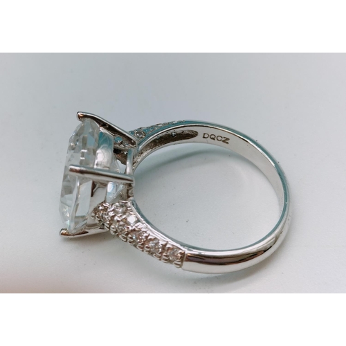 554 - 925 Silver and Cubic Zirconia Stone Ring. Size O.