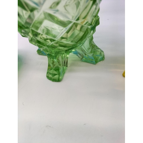 613 - 5 Pieces of Glass to include Pearline Posy Vases (2), 18cm Green Vase (Chip to Foot), etc.