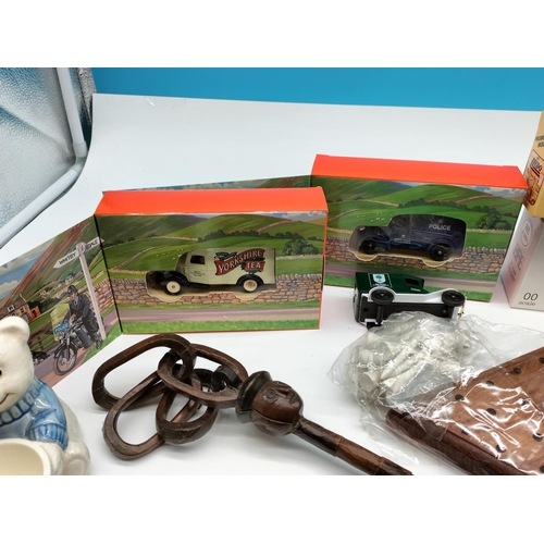 626 - Collection of Mixed Items to include Model Cars, Cards, Vintage Books, etc.