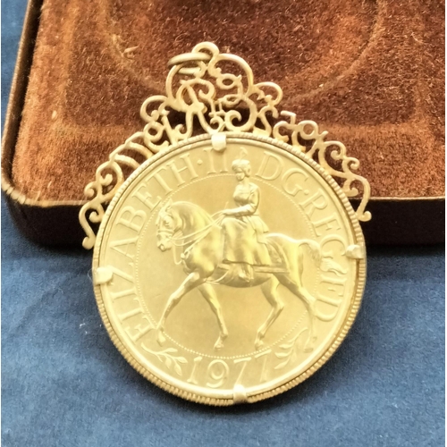 629 - Silver Hallmarked Queen Elizabeth 1952/1977 Mount with Silver Jubilee Commemorative Coin Pendant.