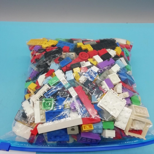 260 - Approx 1kg of Original LEGO Pieces.