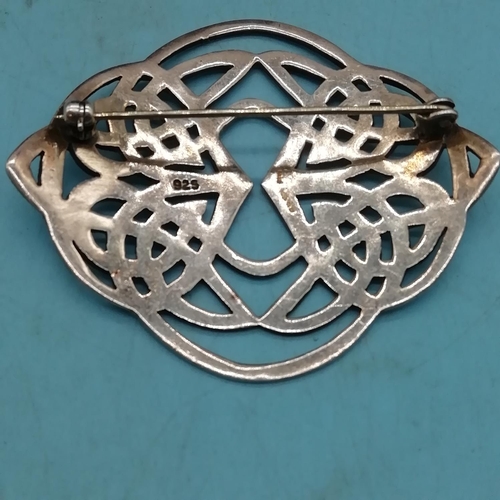 581 - Large Silver 925 Celtic Brooch. 6cm x 4.5cm.