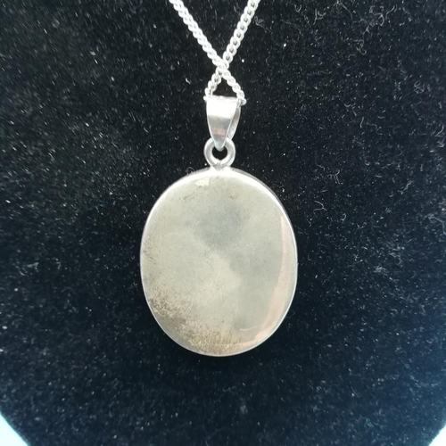 582 - 925 Silver and Mother of Pearl Pendant on 925 Silver Chain.