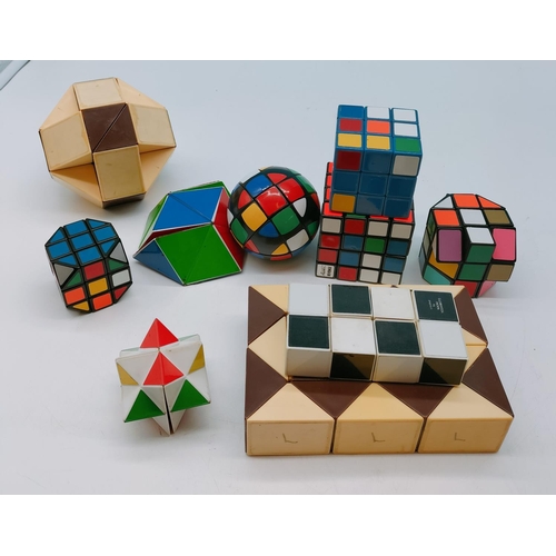 261 - Collection of Rubik's Cubes, Rubik's Snake and Puzzles.