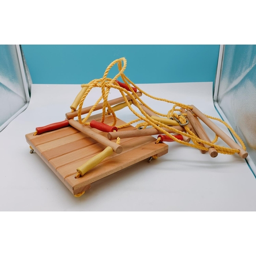 555 - Child's Tree Swing Seat. 30cm x 30cm.