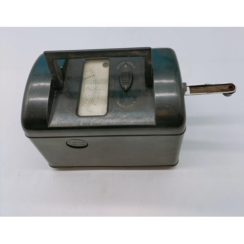566 - Evershed & Vignoles Ltd, London Bakelite Earthometer Tester Series 4. 14cm High, 19cm x 13cm.