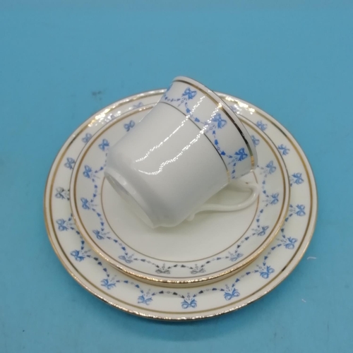 608 - Grafton China 19 Piece Part Tea Set in the 'Beau and Garland' Pattern.