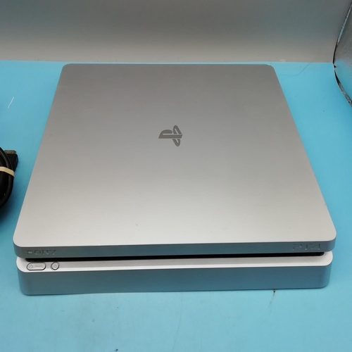 660 - Sony Playstation 4 (Silver) plus Controller. W/O.