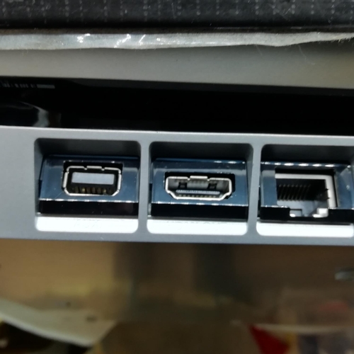 660 - Sony Playstation 4 (Silver) plus Controller. W/O.