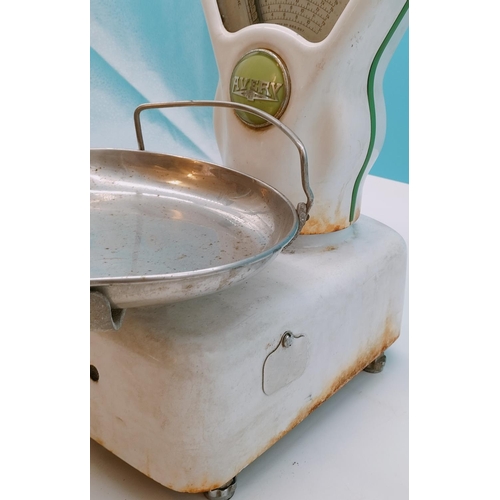 76 - Set of Avery Shop Scales 0-2lb W/O. 53cm High, 31cm x 36cm.