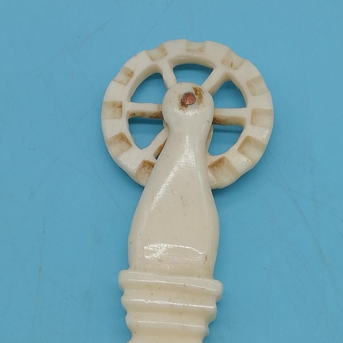 89 - Late 19th Century Japanese Whale Bone Scrimshaw Pie Crimpers. Largest 14cm Long.