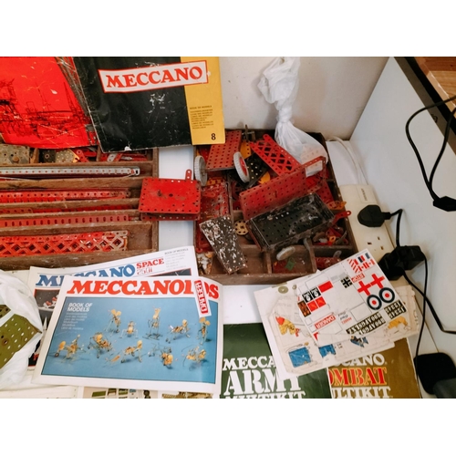 564 - Large Collection of Vintage Meccano. See First 2 Photos for Contents,