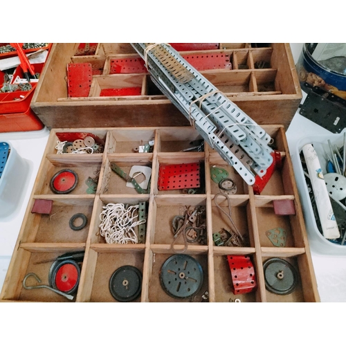 564 - Large Collection of Vintage Meccano. See First 2 Photos for Contents,