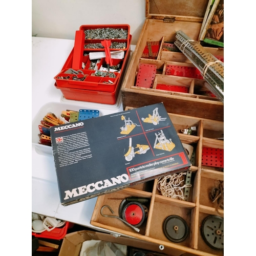 564 - Large Collection of Vintage Meccano. See First 2 Photos for Contents,