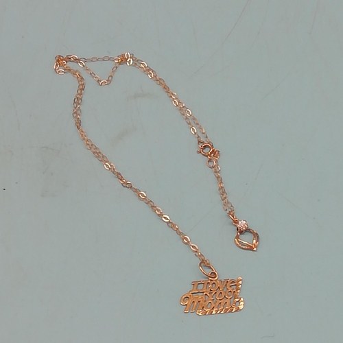 396 - 9ct Gold 'I Love you Mom' Pendant on Chain. 1.2 Grams.