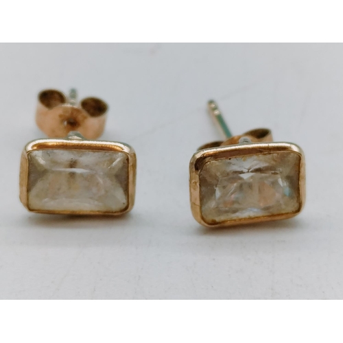 460 - 9ct Gold Stone Set Earrings.