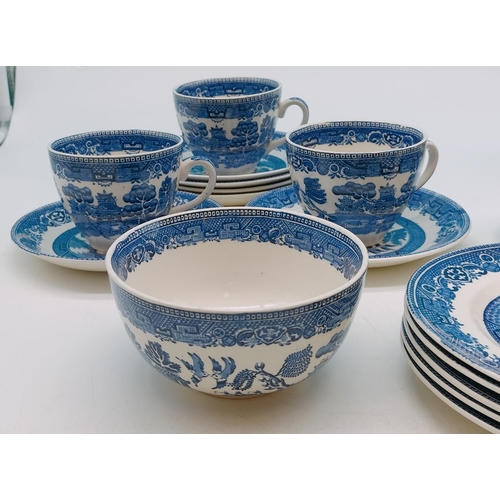 516 - Collection of 26 Pieces of Alfred Meakin Blue and White 'Old Willow' to include Cups, Saucers and Su... 