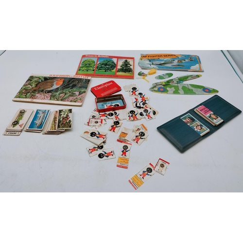 537 - Collection of Football Cards, Tea Cards and Golly Tokens.